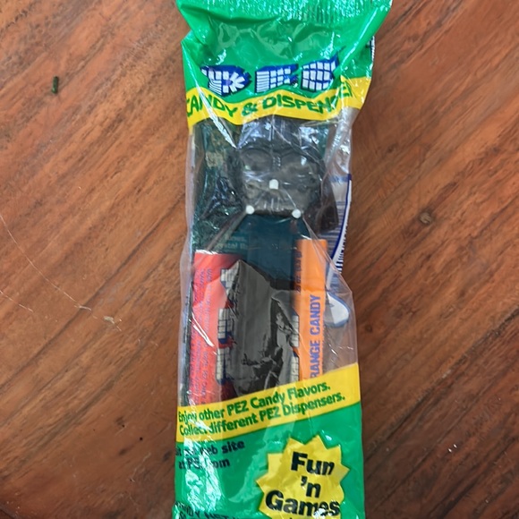 Darth Vader Star Wars 1990s PEZ Candy Dispenser with Expired Candy Sealed - Picture 2 of 6
